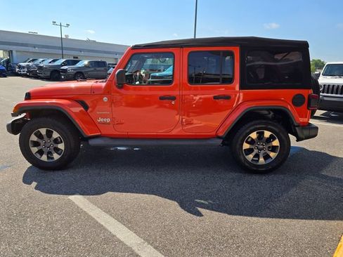 Used 2019 Jeep Wrangler Unlimited Sahara w/ Dual Top Group AWD/4WD image 28