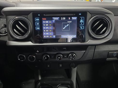 Used 2016 Toyota Tacoma TRD Sport w/ Towing Package image 22