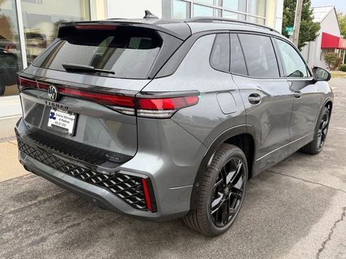 New 2025 Volkswagen Tiguan SE R-Line image 3