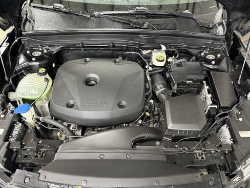 Used 2022 Volvo XC40 T5 Momentum AWD/4WD image 7