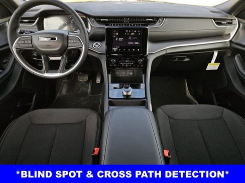 New 2025 Jeep Grand Cherokee L Laredo image 5