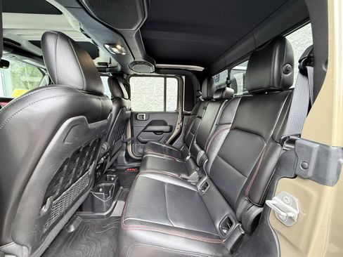 Used 2020 Jeep Gladiator Rubicon AWD/4WD image 18