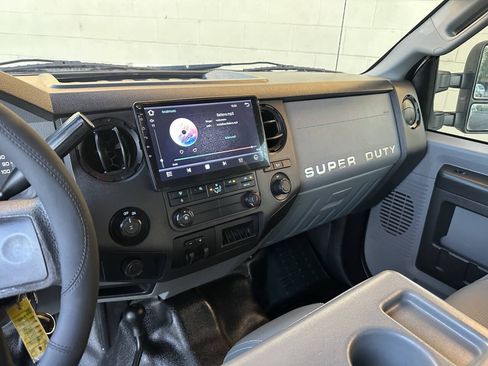 Used 2014 Ford F250 XL w/ Power Equipment Group AWD/4WD image 21