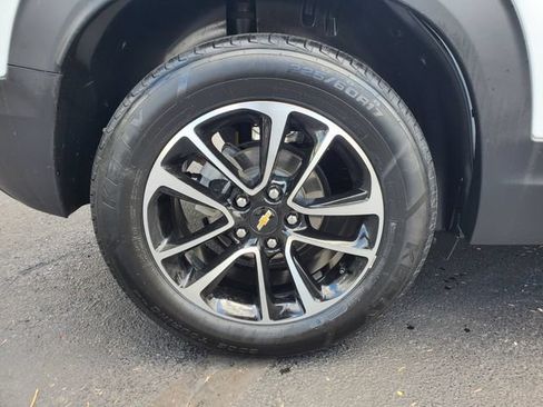 Certified 2024 Chevrolet TrailBlazer LT w/ Convenience Package FWD image 9