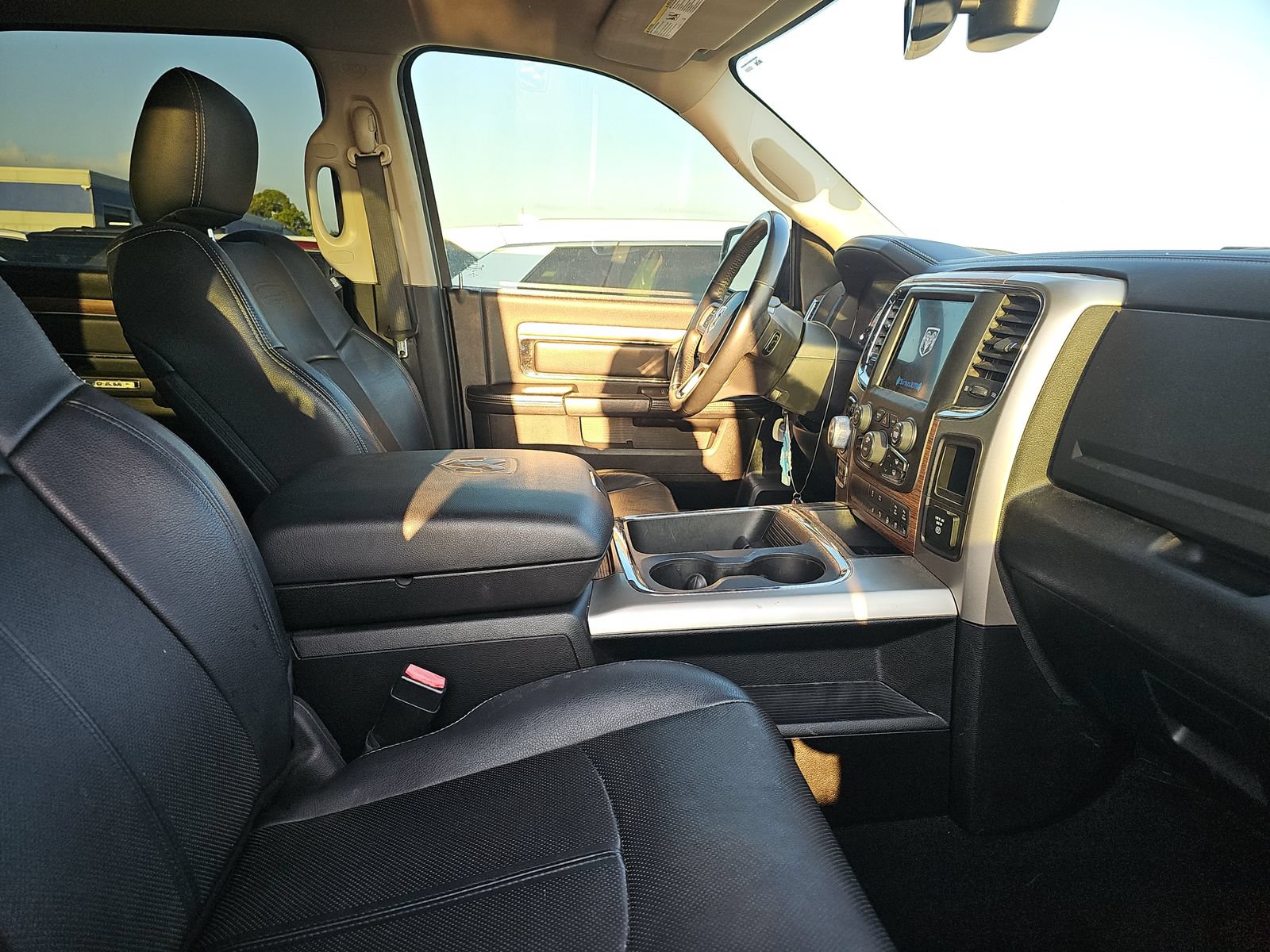 Used 2018 RAM 1500 Laramie w/ Convenience Group AWD/4WD image 11
