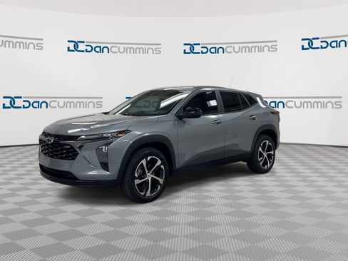 Used 2025 Chevrolet Trax RS image 4