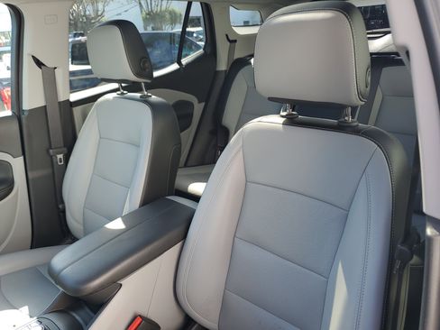 Used 2022 GMC Terrain SLT w/ Infotainment Package II image 17