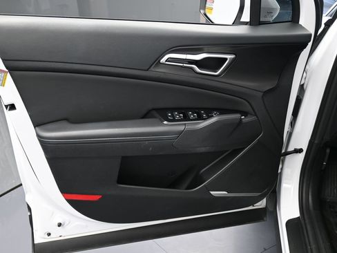 Used 2024 Kia Sportage EX image 12