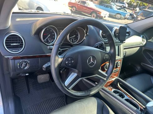 Used 2010 Mercedes-Benz GL 450 4MATIC image 4
