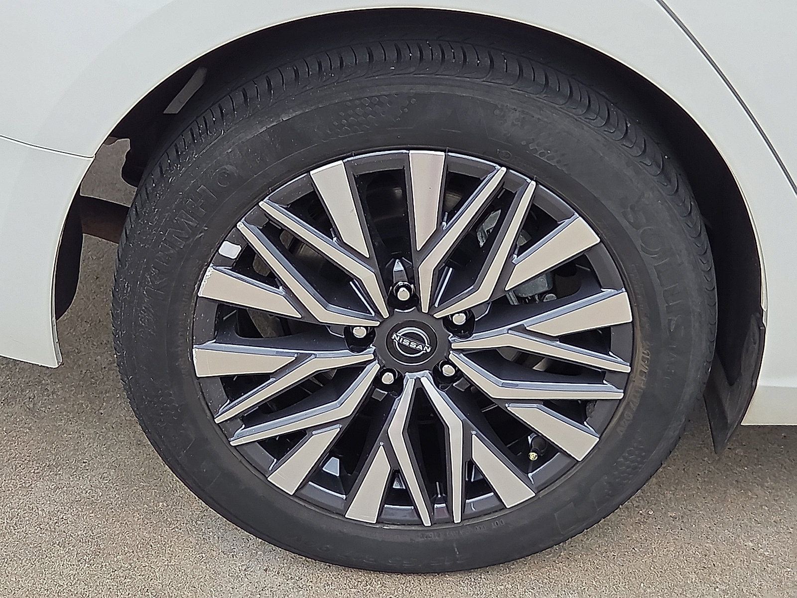 Used 2025 Nissan Altima 2.5 SV FWD image 7
