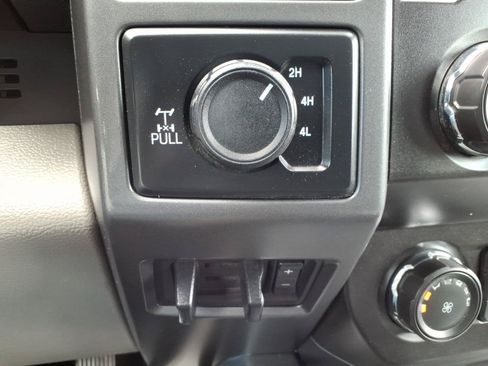 Used 2019 Ford F250 XLT w/ XLT Premium Package AWD/4WD image 24