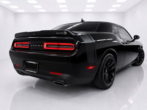 Used 2022 Dodge Challenger R/T Scat Pack w/ Shaker Package RWD image 8