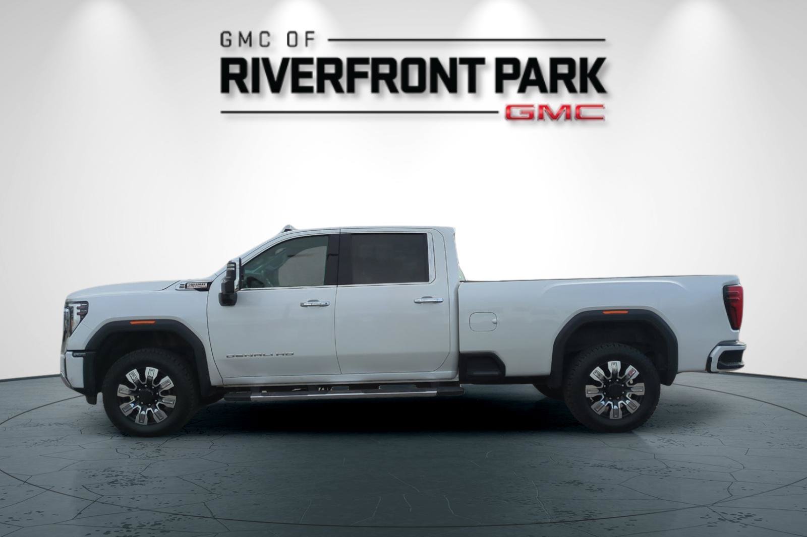 Used 2025 GMC Sierra 3500 Denali AWD/4WD image 6