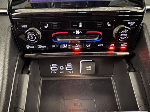 Used 2025 Jeep Grand Cherokee Laredo X w/ Luxury Tech Group I image 15