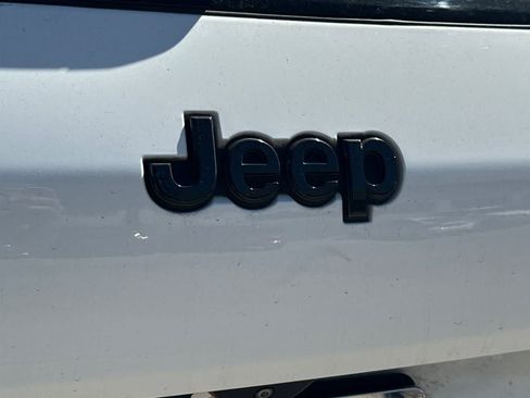 Used 2022 Jeep Grand Cherokee L Laredo RWD image 13