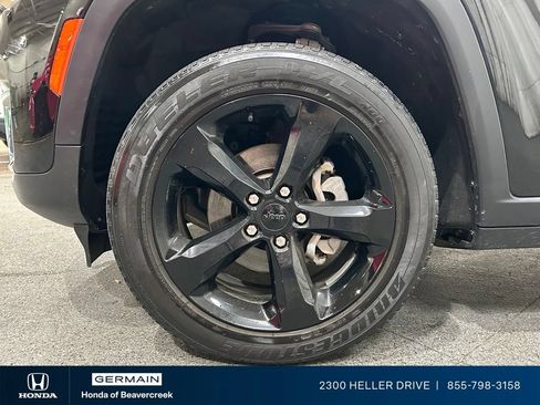 Used 2023 Jeep Grand Cherokee Altitude AWD/4WD image 13