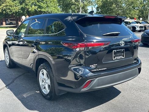 Used 2024 Toyota Highlander LE AWD/4WD image 5