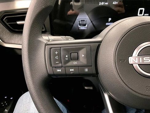 Used 2025 Nissan Kicks SV image 23