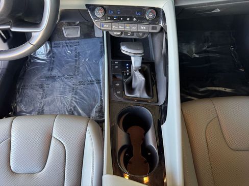 Used 2025 Hyundai Elantra Limited image 41