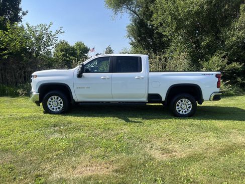 Used 2022 Chevrolet Silverado 2500 LT w/ Convenience Package AWD/4WD image 4