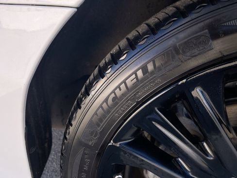 Used 2018 Acura RLX Sport Hybrid w/ Advance Pkg image 13