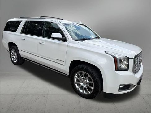 Used 2017 GMC Yukon XL Denali w/ Open Road Package AWD/4WD image 7