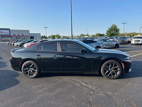 Used 2019 Dodge Charger SXT w/ Blacktop Package RWD image 8