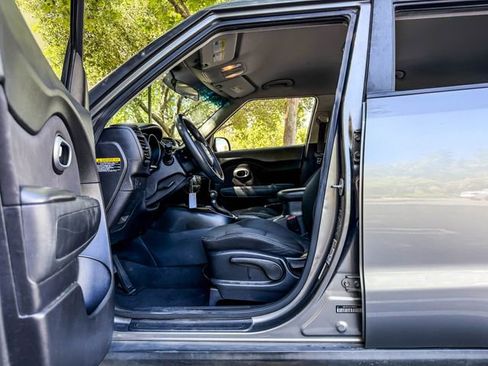 Used 2019 Kia Soul + FWD image 22