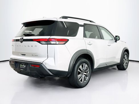 Used 2024 Nissan Pathfinder SV image 9