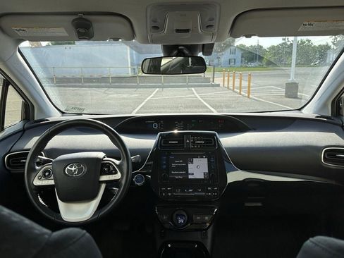 Used 2018 Toyota Prius Three FWD image 39