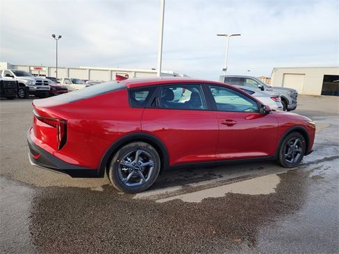 New 2025 Kia K4 LXS image 2