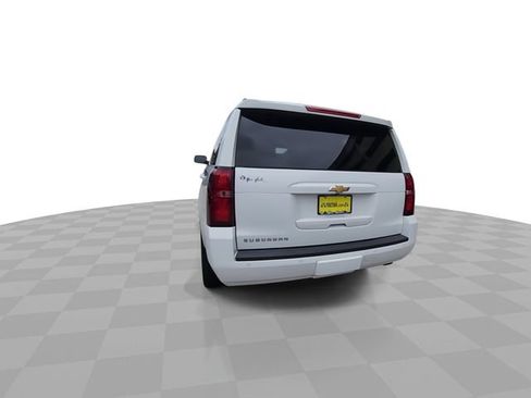 Used 2018 Chevrolet Suburban LT w/ LT Signature Package RWD image 7
