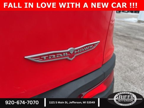 Used 2017 Jeep Cherokee Trailhawk w/ Cold Weather Group image 12