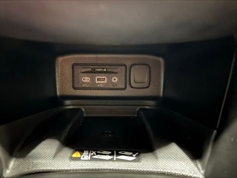 Used 2021 Chevrolet Equinox Premier w/ Redline Edition image 38