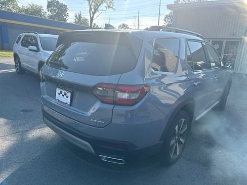 Used 2024 Honda Pilot Touring image 4
