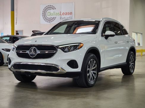 Used 2025 Mercedes-Benz GLC 300 4MATIC image 4