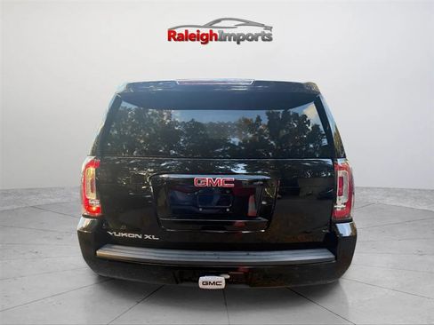Used 2017 GMC Yukon XL SLT AWD/4WD image 6