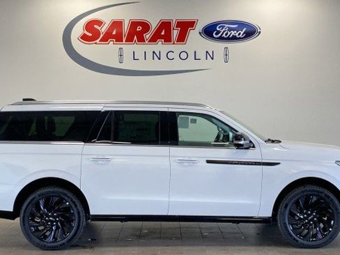 New 2026 Lincoln Navigator L Black Label AWD/4WD image 31