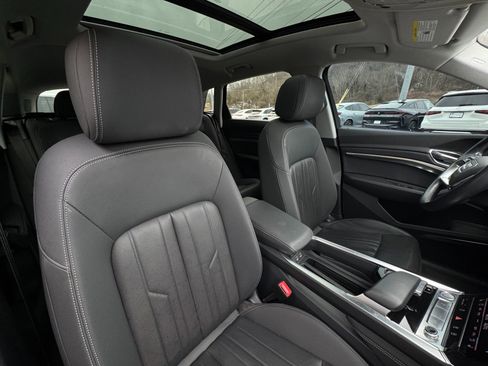 Used 2019 Audi e-tron Premium Plus image 20