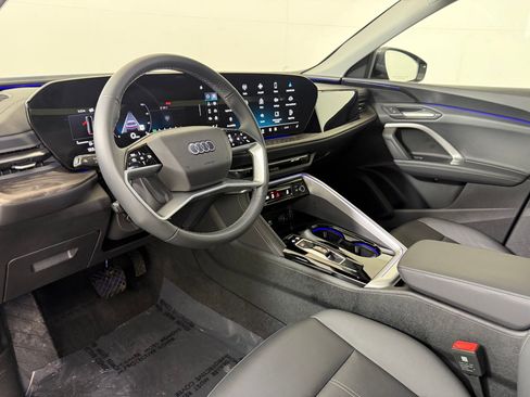 Certified 2025 Audi Q5 Premium w/ Convenience Package image 4