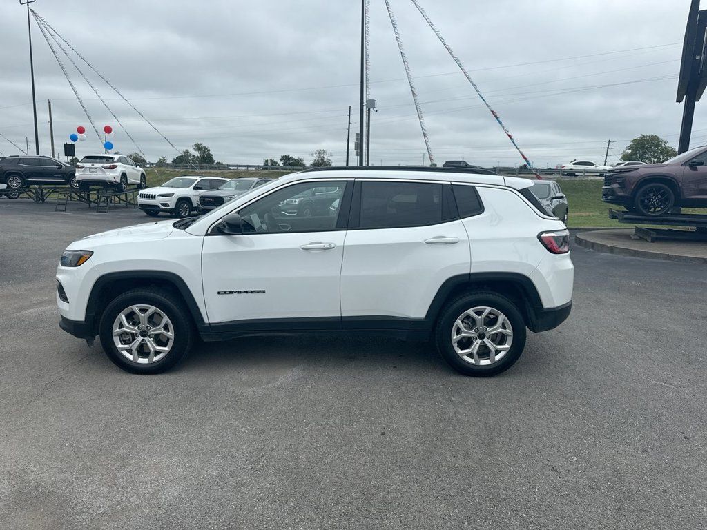Used 2025 Jeep Compass Latitude w/ Sun & Sound Group AWD/4WD image 11