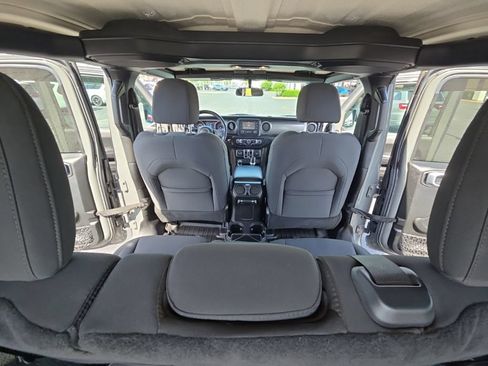 Used 2019 Jeep Wrangler Unlimited Sport S AWD/4WD image 32