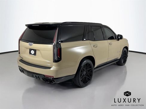 Used 2023 Cadillac Escalade V w/ LPO, ONYX Package AWD/4WD image 6