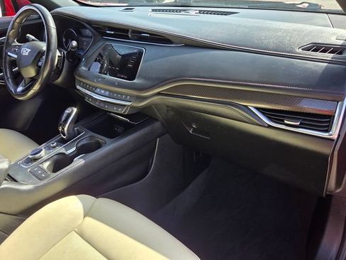 Used 2021 Cadillac XT4 Sport FWD image 17