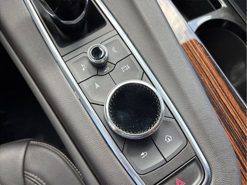 Used 2022 Cadillac Escalade Luxury RWD image 38