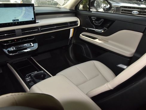 New 2026 Lincoln Corsair Premiere image 17