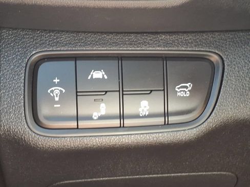 Used 2019 Hyundai Santa Fe SEL FWD image 18