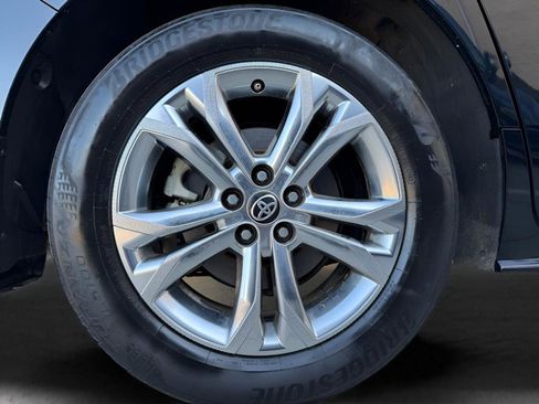 Used 2023 Toyota Sienna Platinum image 9