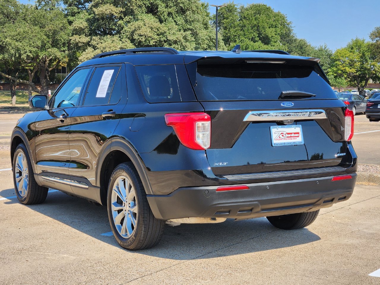 Used 2024 Ford Explorer XLT w/ Equipment Group 202A AWD/4WD image 2