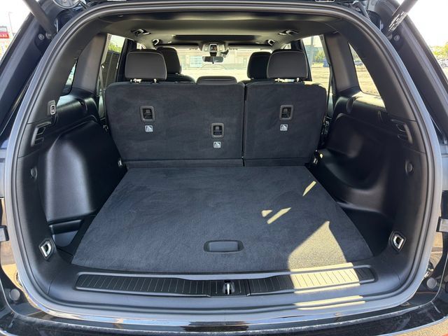 Used 2025 Jeep Grand Cherokee Laredo X w/ Luxury Tech Group I AWD/4WD image 28